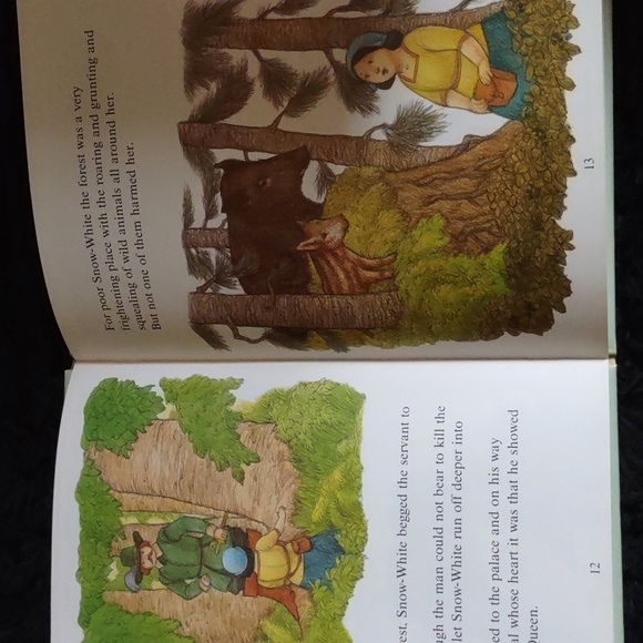 Walt Disney's Alice in wonderland and Snow White and the seven dwarfs hard books - Picture 10 of 11